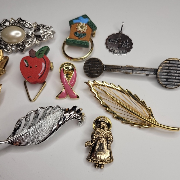 Vintage brooch pin collection 11 lot nature apples necklace pendant stamped - Picture 5 of 9